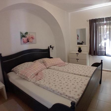 Vivi Studio Apartments Mali Losinj Room photo