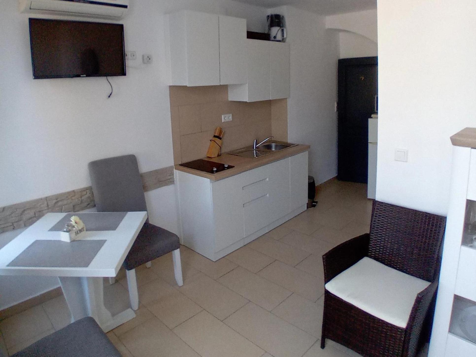 Vivi Studio Apartments Mali Losinj Room photo